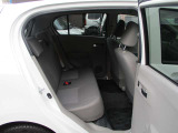 4WD/キーレス/電動格納ドアミラー/アイドリングストップ/フロアマット/CD再生/AM・FMラジオ/エアコン/パワーウィンドウ/パワステ/