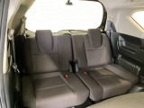 【3列目シート】しっかりした厚みの有るシートになりますので長い時間のドライブでも安心してお乗り頂けます♪