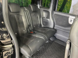 後部座席も気になるようなキズ・汚れやへたり等、大きなダメージはなく、良好な状態です。