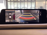 前後左右に配されたカメラを使い、視覚的に運転される方の安心/安全をサポート。360&deg;ビューモニター付きになりますので駐車も楽々ですね!
