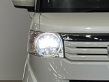 【HIDヘッドライト】夜間や雨天時でも遠くまでしっかりと見渡せ、安全性と安心感を高めるHID(ディスチャージ)ヘッドライト装備しております!