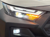 【LEDヘッドライト】悪天候や夜間走行時も良好な視界を確保し安心して運転できる高輝度LEDヘッドライトを装備!点灯速度が早く、消費電力も抑えられています。