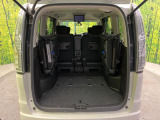 後席を格納すると、これだけの広さが!シーンに合わせたシートアレンジで、大きな荷物も積むことが出来ます♪