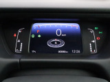 運転時の視界周辺の見やすい位置にメーターをレイアウト。視線の流れを断ち切らない、ストレスフリーで美しい運転動作を可能にします。またマルチインフォメーションディスプレイで、様々な情報が確認できます。
