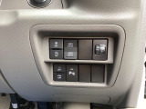4WDは、AUTOとLOCKの2つのモードがあります。スイッチ1つで簡単に操作ができます。