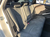 後部座席も気になるようなキズ・汚れやへたり等、大きなダメージはなく、良好な状態です。
