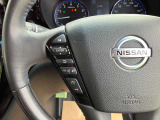 ステアリングスイッチ付きのハンドル!運転に支障をきたすことなくナビ操作が可能です!!