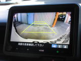 バックをするとき自動でリアの様子が映る『リアカメラ』付き! ナビ画面で確認しながらバックができますから安心ですね。でも、目視も大切ですよ!安全第一でお願いします!