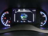 各操作スイッチは使いやすい位置に配置され、とっても見やすいメーターです。夜間時はラグジュアリーな気分にさせてくれる照明が魅力ですので、夜のドライブも楽しみになりますよ♪