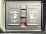 【両側パワースライドドア】スマートキーや運転席のスイッチで後席両側スライドドアの開閉が可能♪電動だから力を入れてドアを開ける必要が無く、小さなお子様でも簡単に開け閉めでき快適です♪
