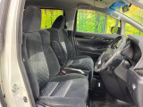 運転席シート廻りは使用感も少なく、良好な状態となっています。前オーナー様が丁寧に使っていたことがよくわかりますね。
