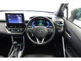 スポーティームード溢れる運転席周りですね。 クイックなドライビングに対応できるよな運転席回りになっています。 ドライブがますます楽しくなりますね!