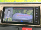 【パノラミックビューモニター】専用のカメラにより、上から見下ろしたような視点で360度クルマの周囲を確認することができます☆死角部分も確認しやすく、狭い場所での切り返しや駐車もスムーズに行えます。