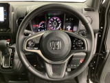 ハンドルにHondaセンシング系のクルーズコントロールやレーンキープアシストなどのスイッチと、オーディオの操作スイッチが装備されています。ハンドルから手を離さず安全に操作できます。