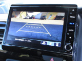 バックをするとき自動でリアの様子が映る『リアカメラ』付き! ナビ画面で確認しながらバックができますから安心ですね。でも、目視も大切ですよ!安全第一でお願いします!