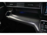 インパネテーブル装備!車内での小物などを一時的に置くとき利用できます。ドリンクホルダー装備! 美味しい飲み物 飲みながら 快適なドライブいかがですか♪