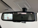 パノラミックビューモニター付きです。車両を上から見たような映像をディスプレイオーディオ画面に表示。運転席からの目視だけでは見にくい、車両周辺の状況をリアルタイムでしっかり確認できます。