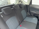 後部座席も気になるようなキズ・汚れやへたり等、大きなダメージはなく、良好な状態です。