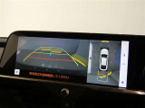 パノラミックビューモニター付きです。車両を上から見たような映像を画面に表示。運転席からの目視だけでは見にくい、車両周辺の状況をリアルタイムでしっかり確認できます。