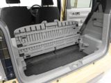 フレキシブルボードが標準装備なので荷室床の高さや形を変えることで、積む荷物に応じて使い分けできるアレンジ性が高い機能です。