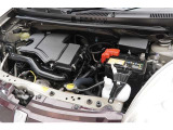 エンジンルームの樹脂部分は丁寧に磨いてツヤをだしています。当社の中古車のエンジンルームクリーニングはとても自信があります★