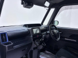 ダイハツのお店では、ダイハツ車を知り尽くしたプロフェッショナルが、専用の診断機器を使って各システムを点検しております。