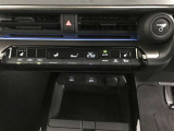 左右独立温度コントロールフルオートエアコンです。運転席、助手席それぞれで独立して温度設定ができます。冷え性の方が乗っても安心ですね♪