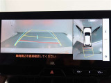 パノラミックビューモニター付きです。車両を上から見たような映像をモニター画面に表示。運転席からの目視では見にくい、車両周辺の状況をリアルタイムでしっかり確認できます。