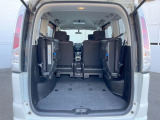 後席を格納すると、これだけの広さが!シーンに合わせたシートアレンジで、大きな荷物も積むことが出来ます♪
