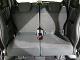 後部座席もゆったり座れます。