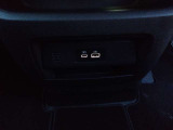 運転席にもUSB端子がついているので大変便利です。