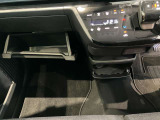 車検証入れになどにも使える便利な収納BOXあります。