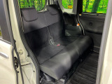 後部座席も気になるようなキズ・汚れやへたり等、大きなダメージはなく、良好な状態です。