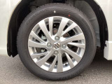 14インチアルミホイール装備です。シンプルなスポークタイプのホイールです。