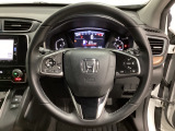 ハンドルにHondaセンシング系のクルーズコントロールやレーンキープアシストなどのスイッチと、オーディオの操作スイッチが装備されています。ハンドルから手を離さず安全に操作できます。