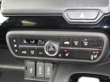 エアコンはオートエアコンでお好みの温度調整が出来、オールシーズン快適にドライブできます!さらに、運転席&助手席シートヒーターが付いてます。HIとLOの2段階に温度設定が可能です。