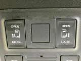 【両側パワースライドドア】スマートキーや運転席のスイッチで後席両側スライドドアの開閉が可能♪電動だから力を入れてドアを開ける必要が無く、小さなお子様でも簡単に開け閉めでき快適です♪