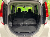 普段のお買い物や通勤、送迎等に十分な荷室スペースを確保しております。セカンドシートを倒すと、大きな荷物の積載も可能です♪