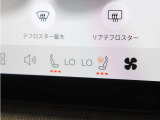 フロント・シートヒーターに加え、ステアリングホイール・ヒーターも装備。厳寒の地、北欧スウェーデン発祥のブランドならではのアイテムです。