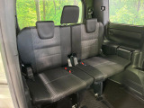 3列目シートはもちろん状態良好☆大人でもゆったりと座って頂けますので、大人数でのお出かけもラクラクです♪ご家族で、気の知れた仲間で、ドライブに行くのが楽しみですね♪