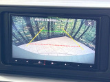 【バックカメラ】駐車時に後方がリアルタイム映像で確認できます。大型商業施設や立体駐車場での駐車時や、夜間のバック時に大活躍!運転スキルに関わらず、今や必須となった装備のひとつです!