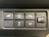 ハンドルの右側にはヘッドライトレベライザーとHondaセンシング用のメインスイッチなどがついています。ヘッドライトレベライザーは道路状況や積荷の加重に応じてライトの高さを調節できます。