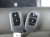 スマートキー付!キーを取り出さなくてもドアロックの施錠・開錠、エンジンの始動が出来ます!雨の日や荷物の多い日にとても便利ですね♪