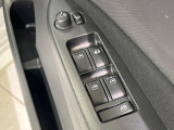 【電動格納ミラー】サイドミラーは電動格納式となっており、狭い駐車場でもキズがつくリスクを抑えられます。