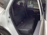 広々リアシートです。不要なときは収納しておけますよ。ラゲッジルームも広がります。