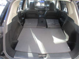 セカンドシートを倒すとさらに広いスペースが登場します。