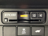 ハンドルの左下にETC2.0がついています。高速道路の料金所の通過も楽々です!。 カードの取り出しもしやすい場所についています。