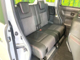 後部座席も気になるようなキズ・汚れやへたり等、大きなダメージはなく、良好な状態です。