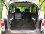 普段のお買い物や通勤、送迎等に十分な荷室スペースを確保しております。セカンドシートを倒すと、大きな荷物の積載も可能です♪
