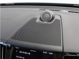 【Bowers&Wilkins】世界のオーディオファン垂涎のプレミアムサウンドシステムを搭載。コンサートホールのベストポジションに相当する音場空間を忠実に再現。乗る人すべてに驚きの音響体験を提供します